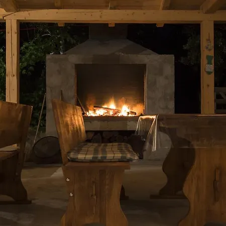 Апартаменты Simona Лопар